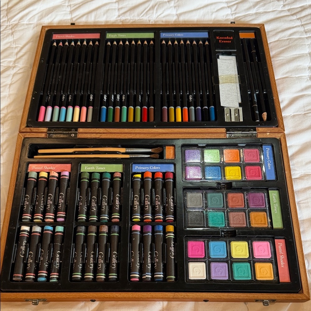 Art Set with Colored Pencils and Pastels - Picture 1 of 2